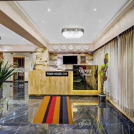 Townhouse Oak Hotel Vaibhav Surat Exterior photo